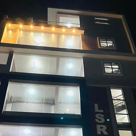 Lsr Service Apartments ตีรูปาติ ภายนอก รูปภาพ