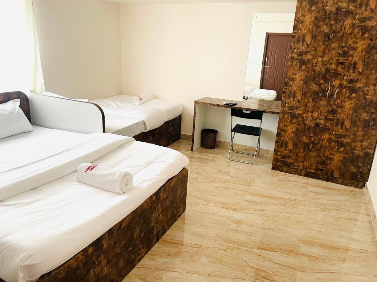 Lsr Service Apartments ตีรูปาติ ภายนอก รูปภาพ