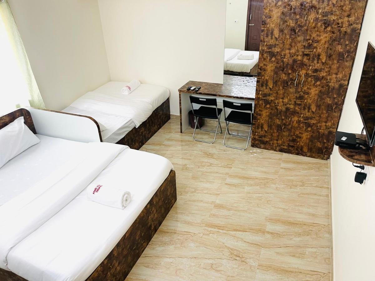 Lsr Service Apartments ตีรูปาติ ภายนอก รูปภาพ